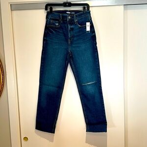 Old Navy sky-high straight leg jeans. Brand new new. Size 6